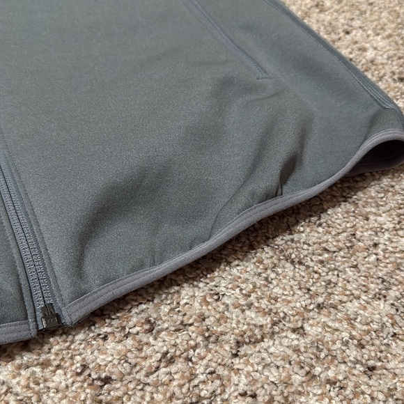 Nike Women's Gray and Silver Therma-Fit Lightweight Full Zip Jacket - Picture 6 of 6